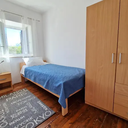 Gina Lejlighed Golaš